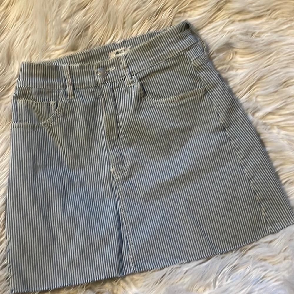 Melville sm/36 European mini skirt blue and white stripe denim with zipper front
